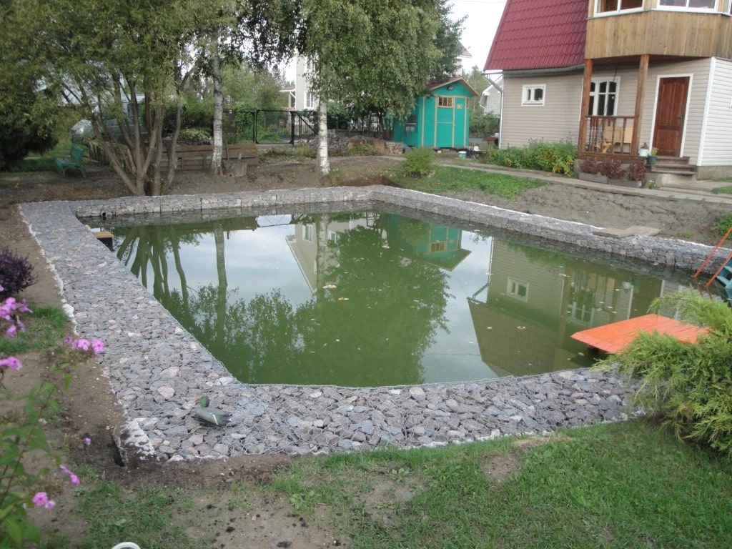 Укрепление берегов водоема