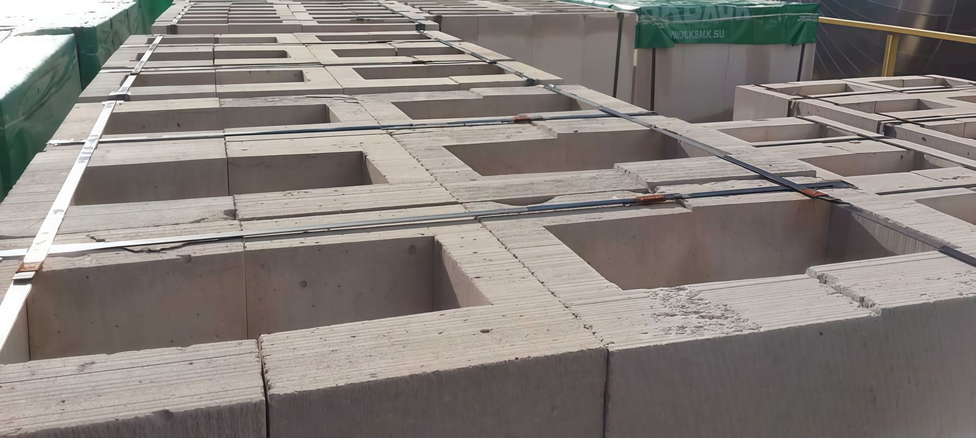 Готовые U-образные железобетонные блоки